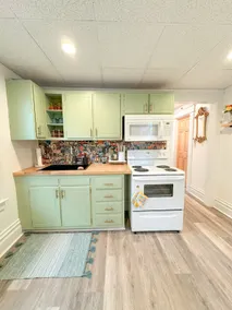 Clean & Convenient Stay| Minutes to Downtown - Image 3