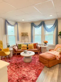 Clean & Convenient Stay| Minutes to Downtown - Image 2