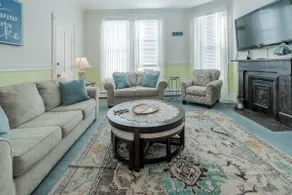 Stay in Style! Family Getaway by the Erie Shores - Image 5