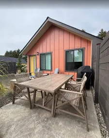 Dolly Shores | Waterfront Canal Cottage - Image 5