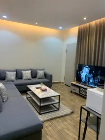 شقة فاخرة بمدخل خاص و باب ذكي Apartment with private entrance and self-entry - Image 2