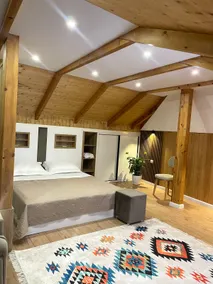 Luxury Loft Retreat Pedestrian street - Image 5