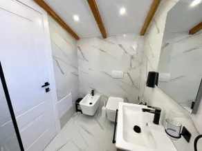 Luxury Loft Retreat Pedestrian street - Image 2