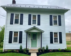 Grandma’s Faylor Farmhouse - Image 2