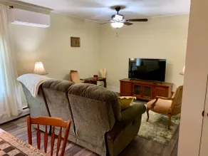 Grandma’s Faylor Farmhouse - Image 4