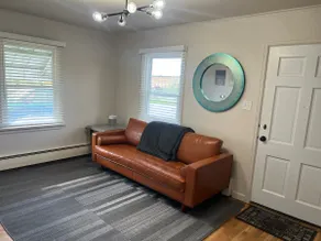 Cute 2 br downtown house - Image 5
