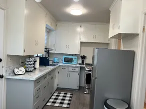Cute 2 br downtown house - Image 4
