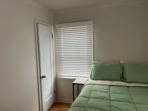 Cute 2 br downtown house - Image 3
