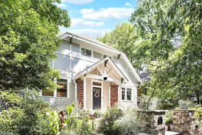 NEW ATL Bungalow-Sun Room-BBQ-King Bed-Fenced Yard - Image 2