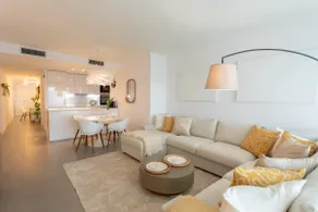 Luxury Seaview Resort Apartment - Image 2