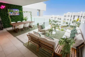 Luxury Seaview Resort Apartment - Image 5
