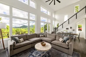 Skip’s Hideaway • Firepit • Dogs • Games - Image 4