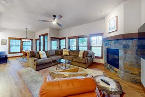 Elegant 2BR with private hot tub, steps to marina - Image 4