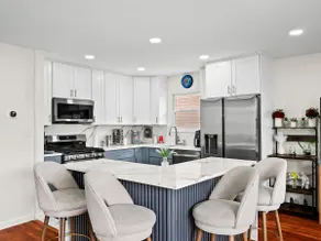 Renovated | World Cup l Free Parking | NYC - Image 2