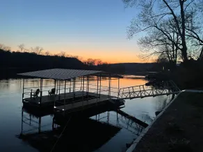White River Retreat, steps from the water! - Image 5