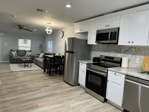 2 bedroom , 2 baths, Charming,Quite& comfort,deck - Image 2
