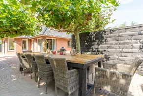 Villa with pool and wellness - Image 4