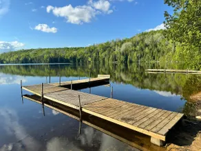 Serene Lakeview Cottage - Image 2