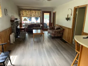 Serene Lakeview Cottage - Image 4