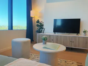 Cosy Modern Apt @ SkyGarden *View*Pool*Parking - Image 2
