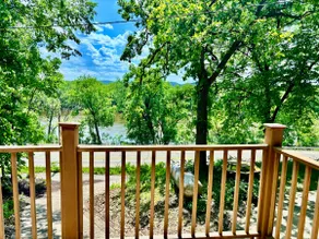 Eagles Nest Hideaway w/outdoor hot tub - Image 5