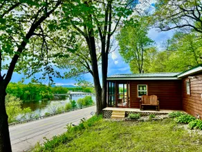 Eagles Nest Hideaway w/outdoor hot tub - Image 2