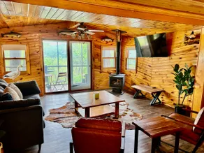 Eagles Nest Hideaway w/outdoor hot tub - Image 3