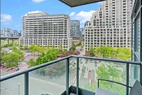 DT 2 BDRM Condo, Modern Spacious - Image 2