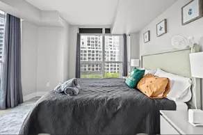 DT 2 BDRM Condo, Modern Spacious - Image 4