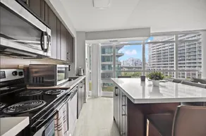 DT 2 BDRM Condo, Modern Spacious - Image 3