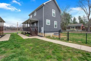 Fenced yard-5 min from Purina & near Hidden Valley - Image 2