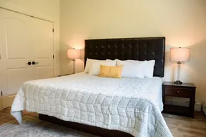 Cozy Mountain Resort! Heated Pool, Free Parking - Image 3