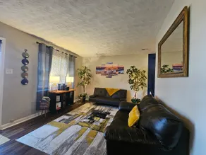Cozy house conveniently located - Image 2