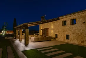 Luxurious Villa with Views and Infinity Pool - Image 3