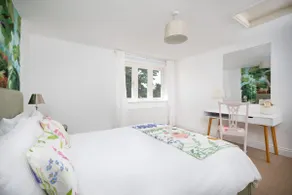 Countryside flat near Spalding w/ heated pool - Image 4