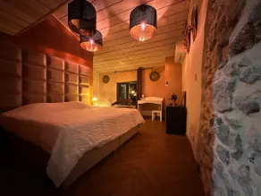 Romantic Getaway with Private Jacuzzi in Uzès - Image 2