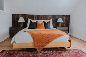 Chic 1810 Farmhouse Mountain Retreat - Image 3