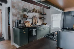 Chic 1810 Farmhouse Mountain Retreat - Image 4