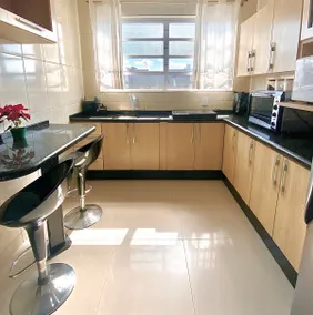 Spacious and cozy 3-bedroom apartment - Image 4