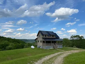 Driftless Log Cabin w/ Kickapoo Valley View - Image 5