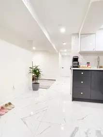 Stylish new unit High Park /Junction/ Bloor West - Image 4