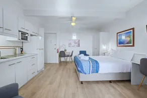 Studio (3 adults) - no pets allowed - Image 2
