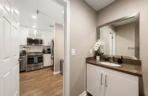 Modern 2 story retriet ocean 2 bd apt SM - Image 2