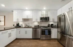 Modern 2 story retriet ocean 2 bd apt SM - Image 3