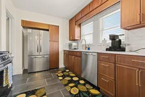 3BR Home Brand New Kitchen and Bath - Image 5