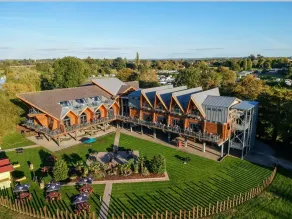 Riverbank Lodge - Image 2