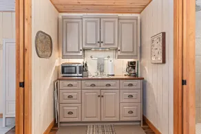 Central & Charming Huntsville Cottage Retreat! - Image 5