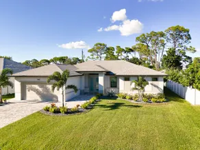 Tropical Bonita Springs home, Beaches, Golf, Canal front for fishing & swim spa! - Image 2