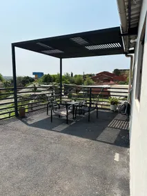 Modern apartment with balcony and river view - Image 3