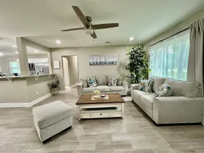 Cozy Home Modern Interior Near The Golden Isles GA - Image 2